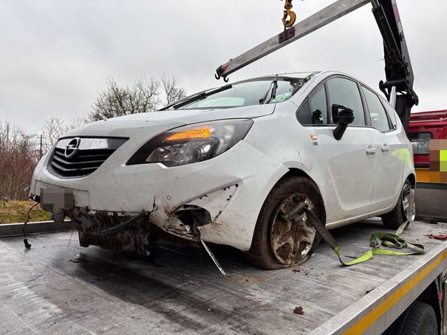 Vermutlich in alkoholisiertem Zustand kam ein Fahrer bei Frick von der Strasse ab.