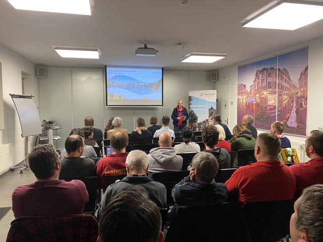 Netzwerken am Informations- und Koordinationstreffen der Rheinfelder Vereine. Foto: zVg