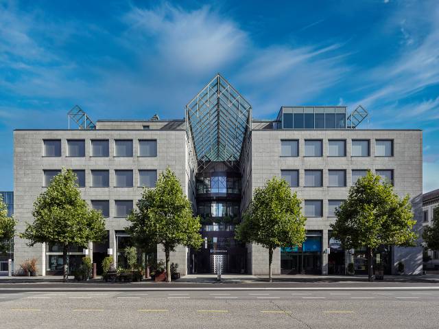 Die Aargauische Kantonalbank gewinnt weitere Marktanteile bei Privatpersonen und Unternehmen. Foto: akb 