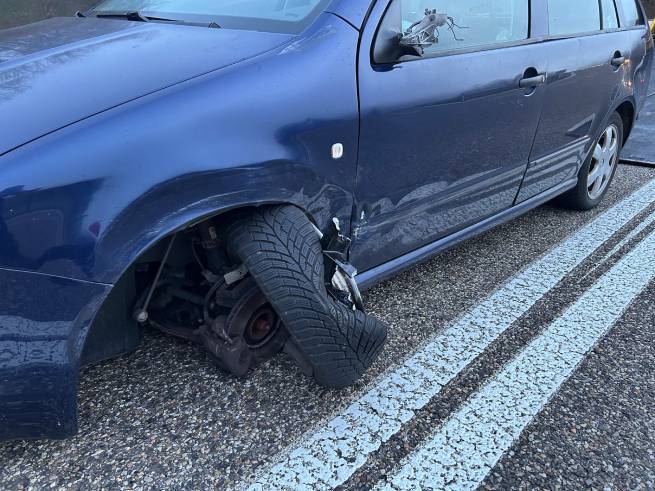 Auf der Staffeleggstrasse kam es zu einer Kollision zweier Fahrzeuge.