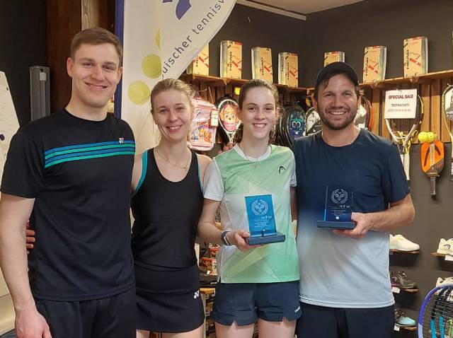 Die Finalisten der Mixed-Kategorie mit der Siegerpaarung Romy Gattlen und Raphael Jegge (rechts)