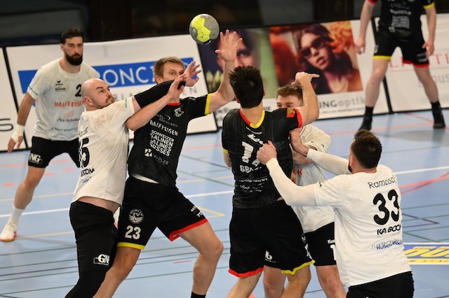 Robust und körperlich ging es in Gossau zu. Foto: Chrisine Steck