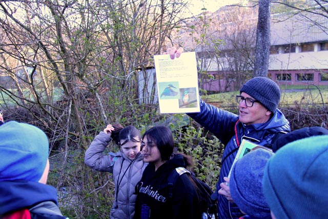 Der Eisvogel, erklärt von Lehrer Ralph-Peter Wagner. Foto: zVg