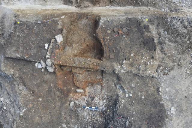 Archäologischer Befund des liegenden Brennofens mit Brennkammer. Foto: Kantonsarchäologie, © Kanton Aargau