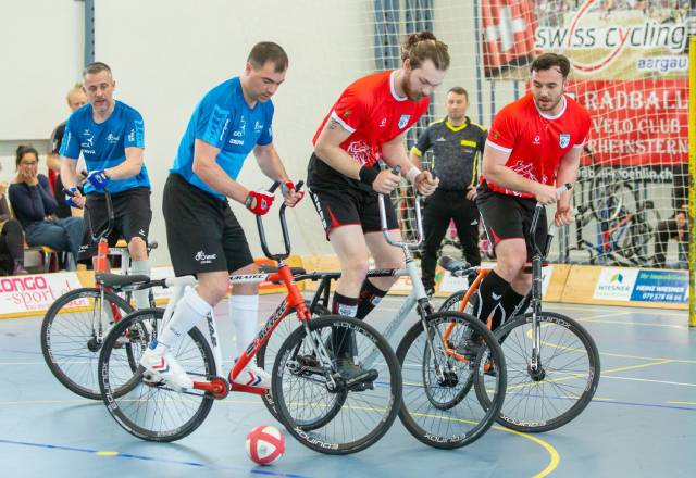 Stuart Müller und Raphael Schmid (in rot)