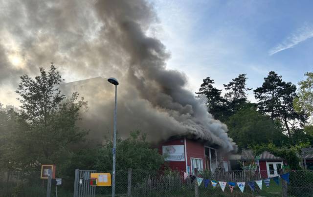 Dichter Rauch trat aus dem Kinder- und Jugendhaus Allschwil aus.