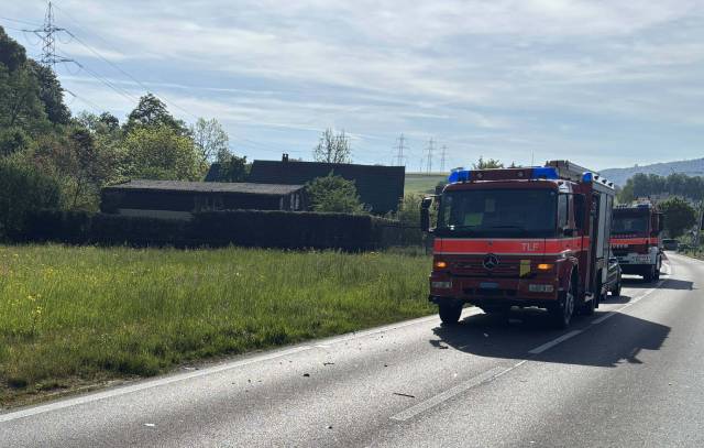 Weil die Fahrerin mit einem ihr ungewohnten Automatikgetriebe unterwegs war, verwechselte sie Kupplungs- und Bremspedal und verursachte einen Auffahrunfall.