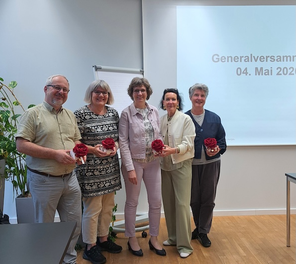 Wiedergewählte und ehemalige Vorstandsmitglieder (von links): Oliver Hunziker, Evelyne Wernli, Sabine Sutter-Suter, Béa Bieber, Gertrud Häseli. Foto: zVg