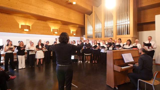 Mal getrennt, mal gemeinsam: Das Frauenensemble Singvoll und der Männerchor Magden gaben ein Frühlingskonzert.