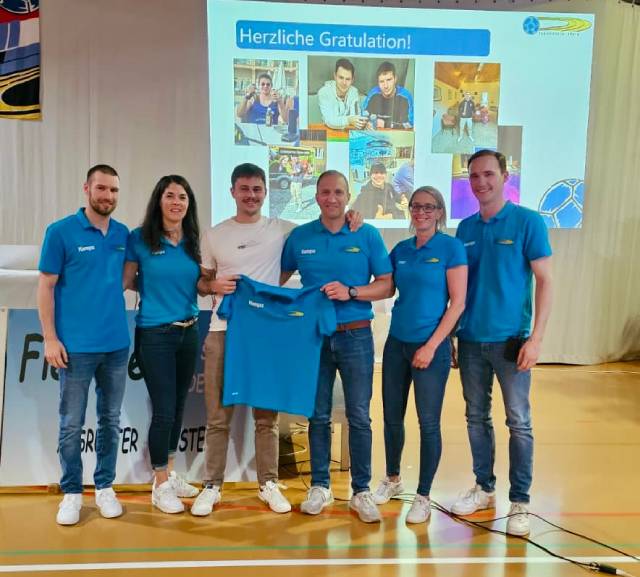 Übergabe Vorstand – von links: Jannik Mehr (Anlässe), Tanja Hasler (Information), Michael Adler (neu Ressort Sport), Daniel „Griech“ Saridis (bisher Ressort Sport), Carmen Cangeri (Sponsoring), Patrick Ankli (Präsident/Finanzen)