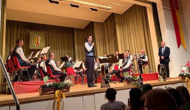 Die Schweiz stand im Mittelpunkt des Konzerts der MG Eiken. Foto: zVg