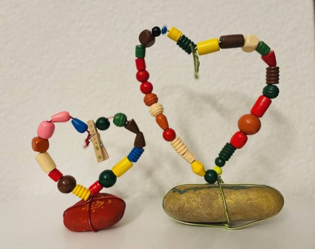 Die Kinder haben zum Muttertag schöne Geschenke gebastelt.