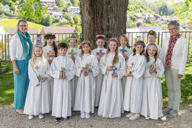 Elf Kinder feierten in Wölflinswil Erstkommunion. Foto: zVg