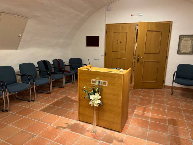 Der Eingang zum Zeremoniensaal im Untergeschoss des Logenheims. Foto: Lilia Staiger