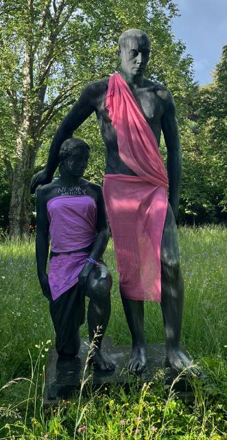 Impressionen von der feministischen Umhüllungsaktion in Liestal