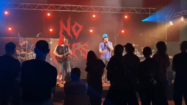 Die «Mock Out» eröffneten das Storeground-Bandfestival und wärmten das Publikum musikalisch auf.