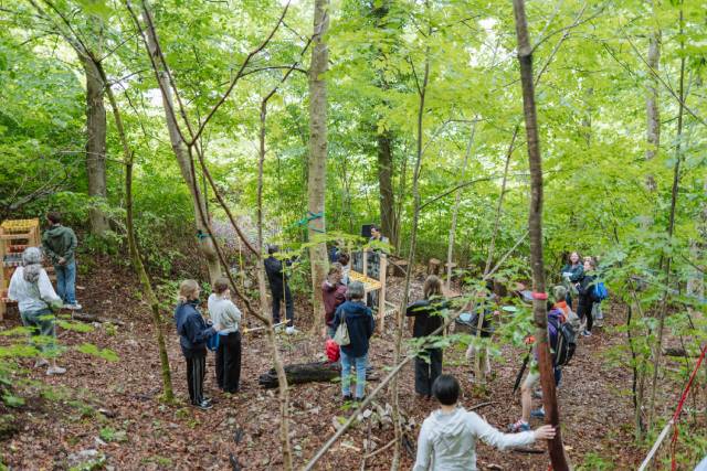 Lernen an dern frischen Luft – das Waldschulzimmer in Densbüren. Foto: Yuri Schmid