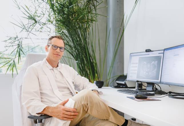 PD Dr. Lukas Hefermehl hat die erste Schwellkörperimplantation im KSB vorgenommen.