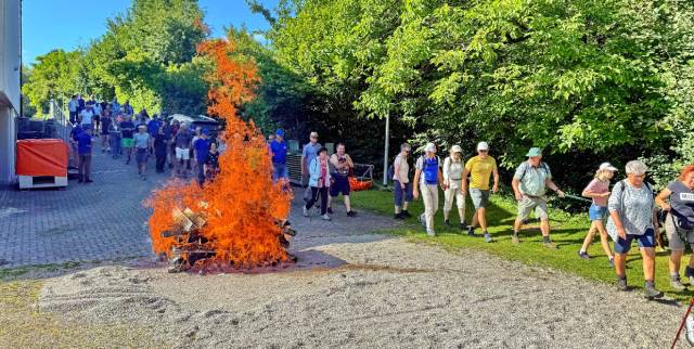 Grosser Aufmarsch an der Bannwanderung in Kaisten. Foto: Hugo Imhof