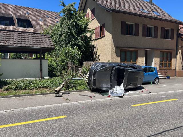 Mittelschwere Verletzungen erlitt der Fahrer des Unfallwagens.