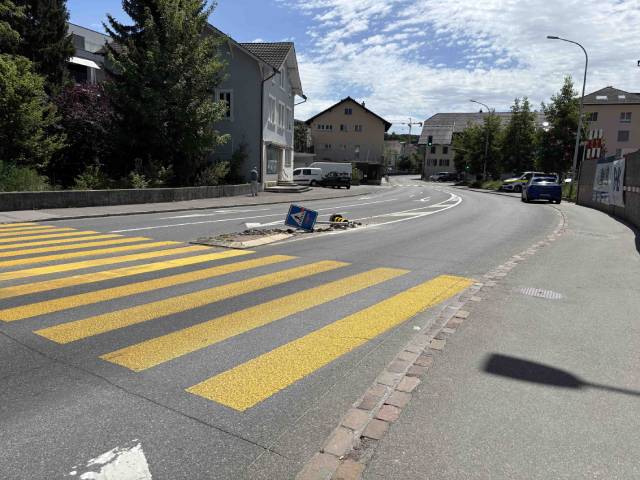 Die Irrfahrt endet nach mehreren Kollisionen. Foto: Polizei Aargau