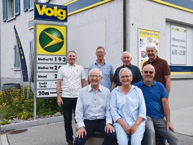 Der Vorstand und die Arbeitsgruppe zusammen mit der Geschäftsführerin: hinten von links: Silvan Erni, Rolf Hüsser, Peter Winter, Michael Schnetzler; vorne von links: Urs Müller, Sabina Bäumlin, Ignaz Lütold. Foto: Jörg Wägli