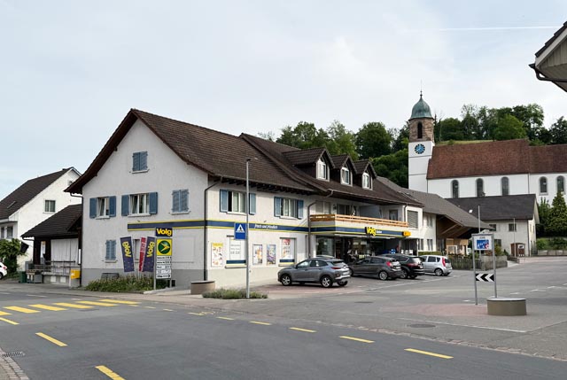 Das Ladengebäude im Kaister Mitteldorf. Foto: Jörg Wägli