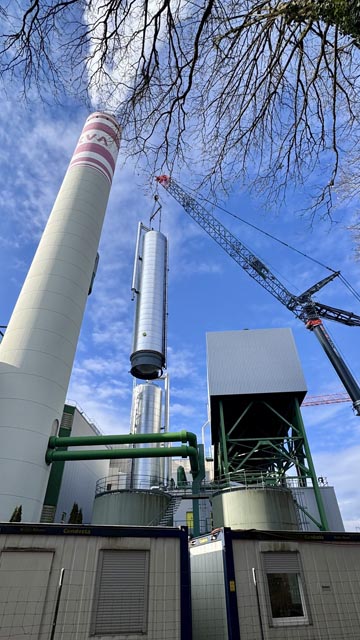 Zwei zusätzliche thermische Speichertanks wurden im Februar 2026 installiert. Foto: © KVA Buchs