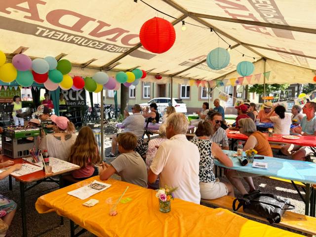 Begeisterte Zuschauerinnen und Zuschauer beim Konzert von Panskan. Foto: Lilia Staiger