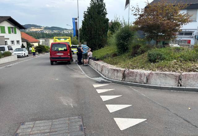 Ein Passagier erlitt leichte Verletzungen bei einem Unfall in Brugg.