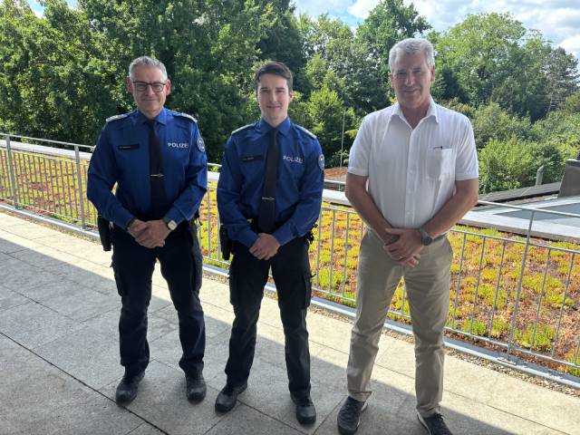 Polizeichef Oblt Werner Bertschi, Pol Gian-Luca Walter und Gemeindeammann Daniel Suter (von links). Foto: zVg