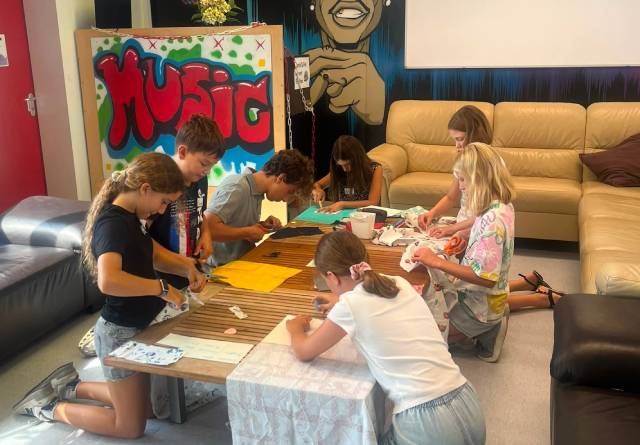 Ihre kreativen Fähigkeiten ausleben konnten die Kinder und Jugendlichen beim Nähkurs im Jugendhaus Möhlin.
