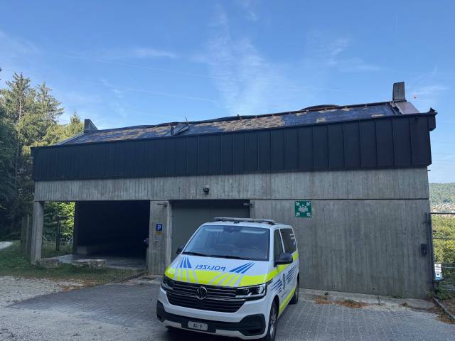 Unbekannte Diebe hatten es auf die Dachabdeckung aus Kupfer abgesehen.