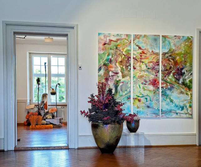 Zusammenspiel von Malerei und Floristik im Haus Salmegg