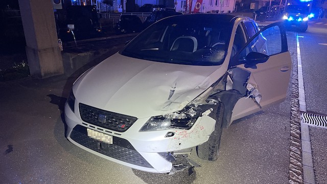 Gansingen: Alkoholisierter Autofahrer kollidiert mit Mofa