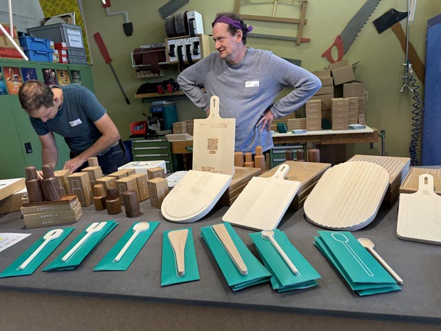 In den Ateliers boten die Mitarbeitenden ihre selbst hergestellten Produkte an. Foto: Lilia Staiger