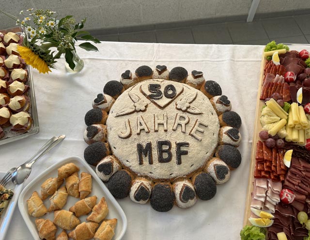 Das Apéro-Festbuffet wurde vom Küchenteam der Stiftung MBF zubereitet. Foto: Lilia Staiger