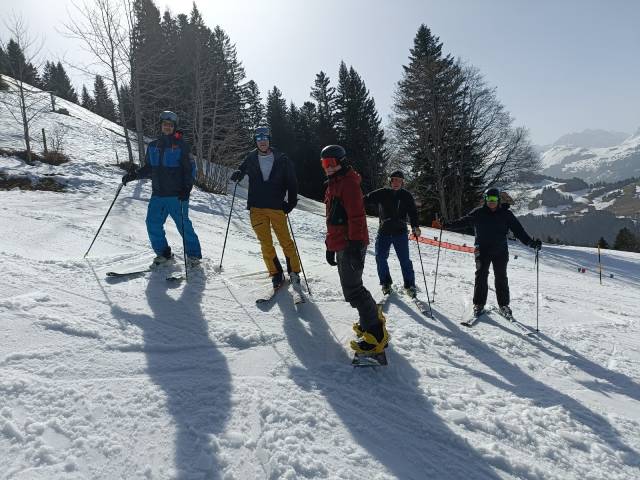 Gute Stimmung im Skiweekend von TV und DTV Wölflinswil. Foto: zVg